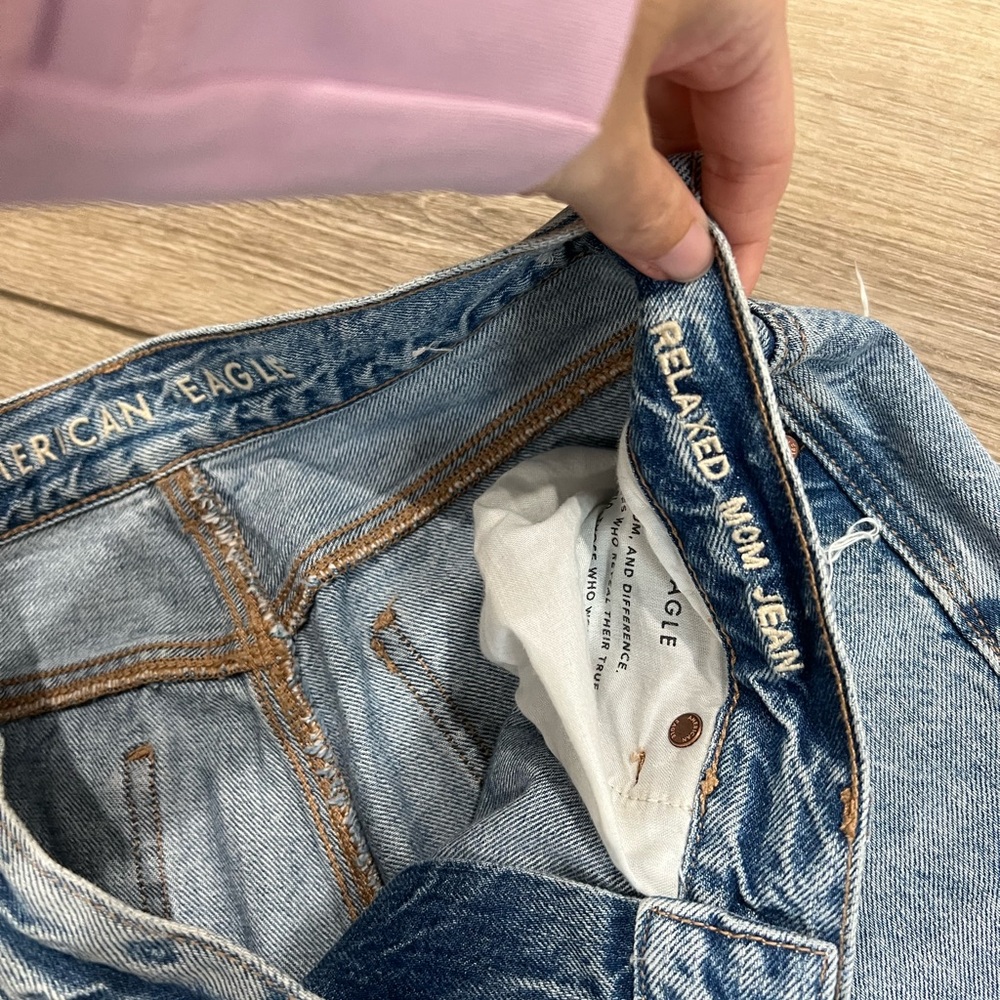 American Eagle distressed ripped relaxed mom jeans - Picture 2 of 7